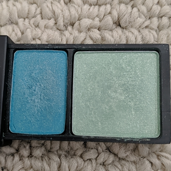 MAC eye shadow suite - Picture 2 of 3